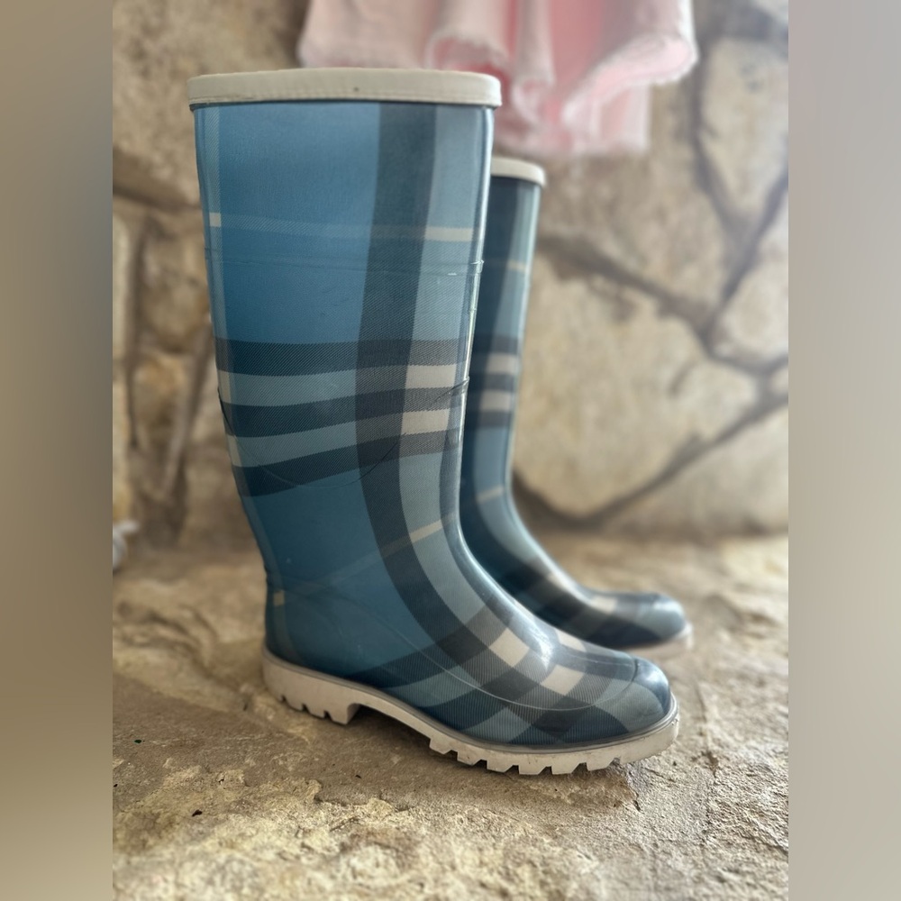 Burberry blue nova plaid check rain boots size 36